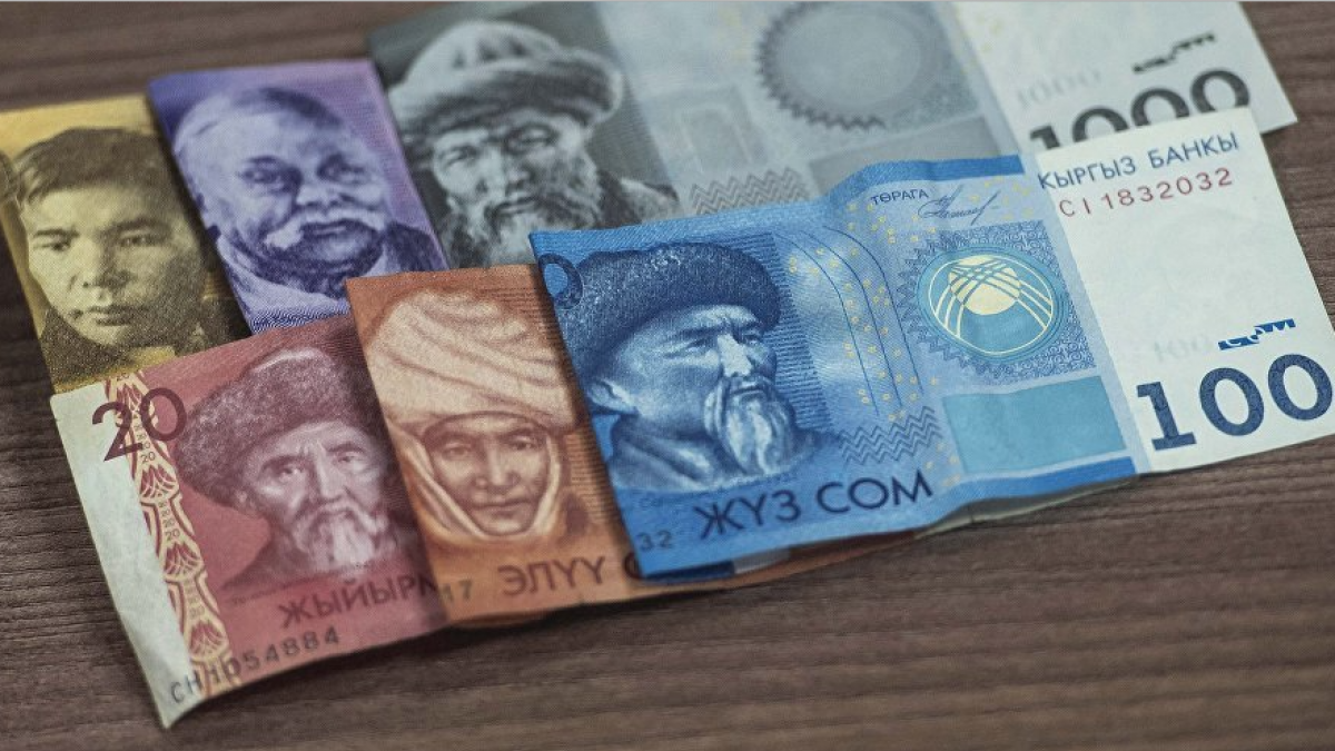 Сом укрепился ко всем валютам, кроме рубля — курс Нацбанка на 12 июня