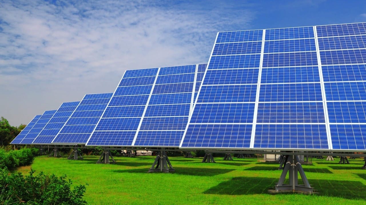 В Таласе и Баткене построят солнечные станции при поддержке IFC – подписано соглашение