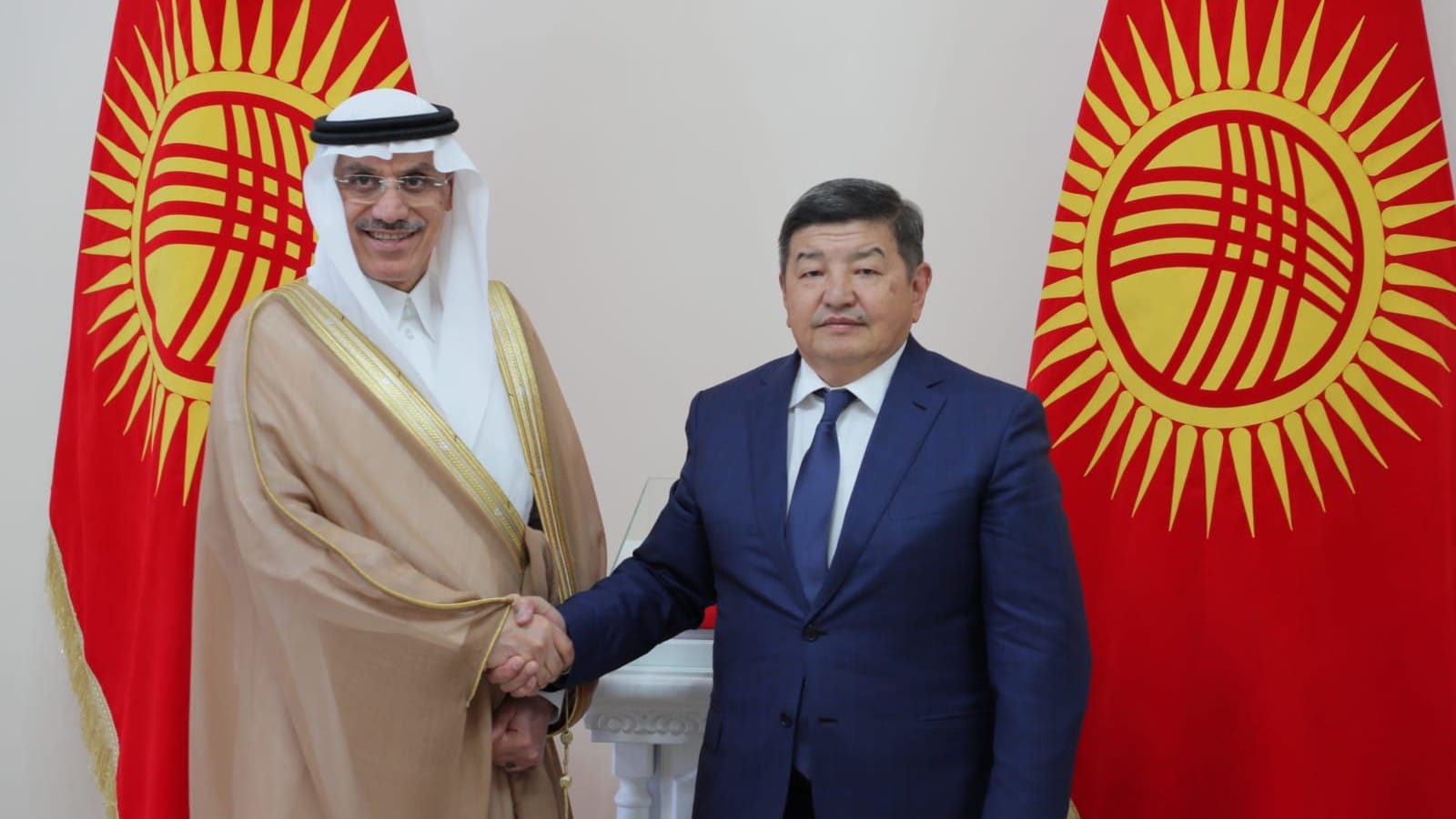 Кыргызстан обсудил с ИБР создание банка по исламским принципам