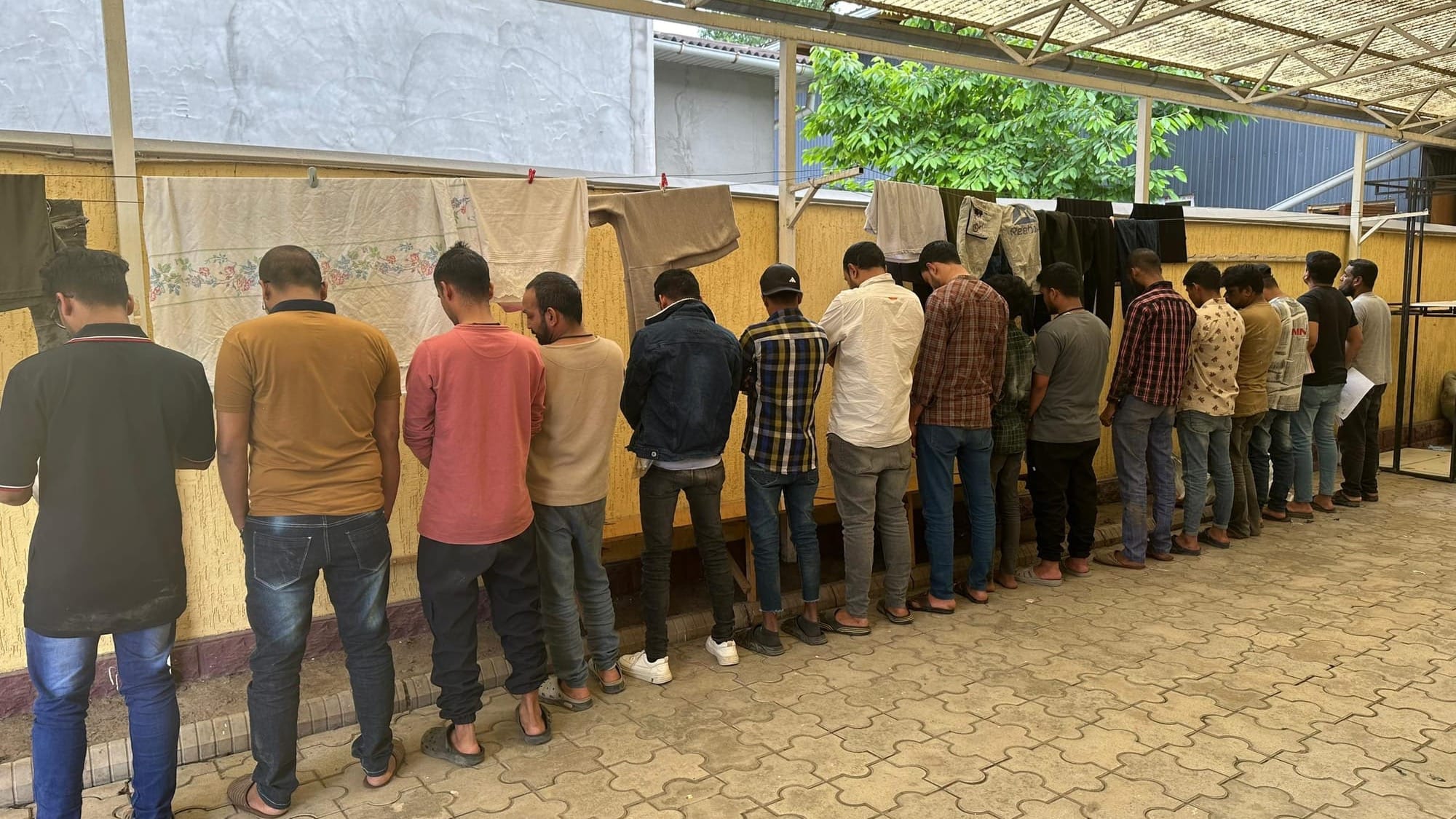 ГКНБ выявил в Бишкеке 16 нелегальных мигрантов