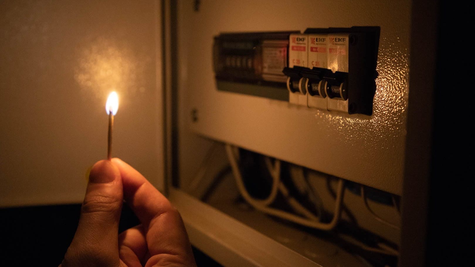 В Бишкеке от электроэнергии отключат более 5.2 тысячи абонентов из-за задолженности