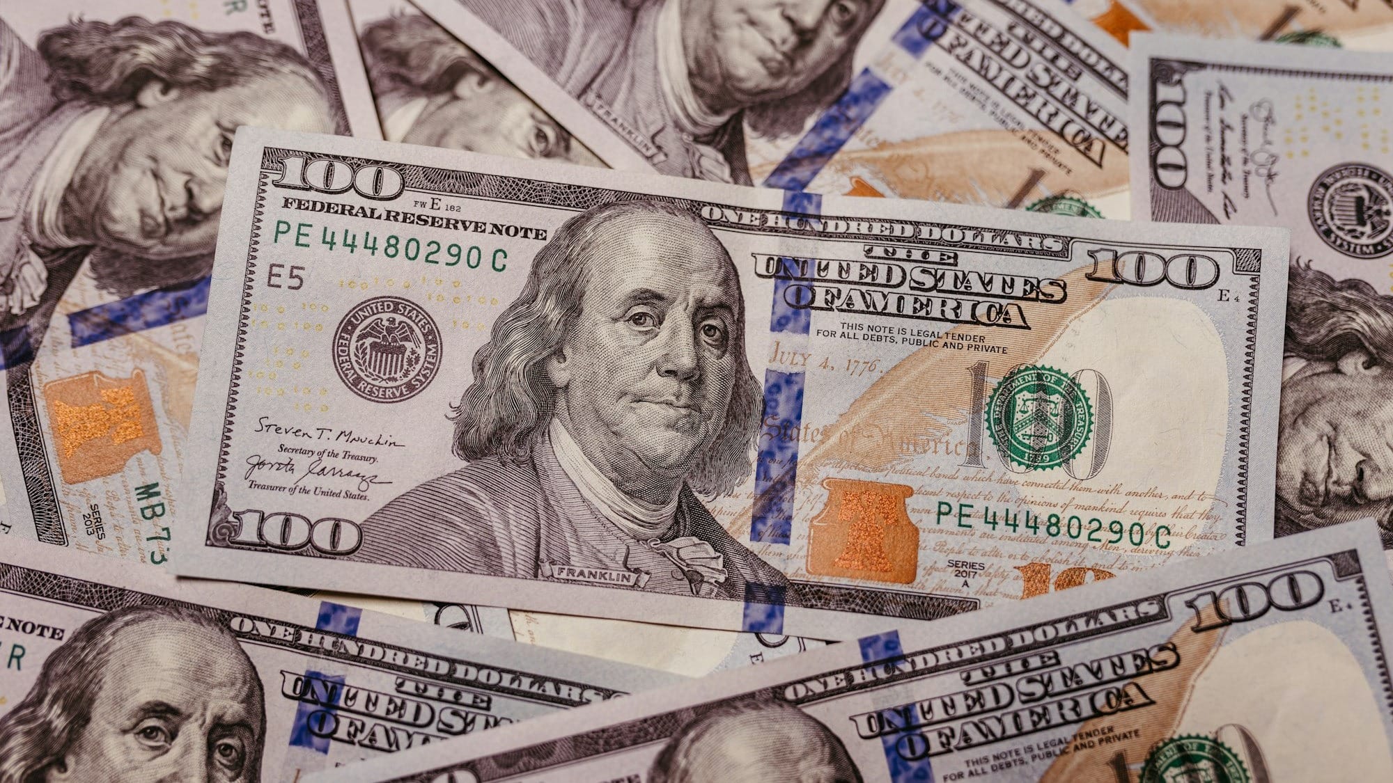 За неделю комбанки КР купили на валютных торгах более $34.5 млн