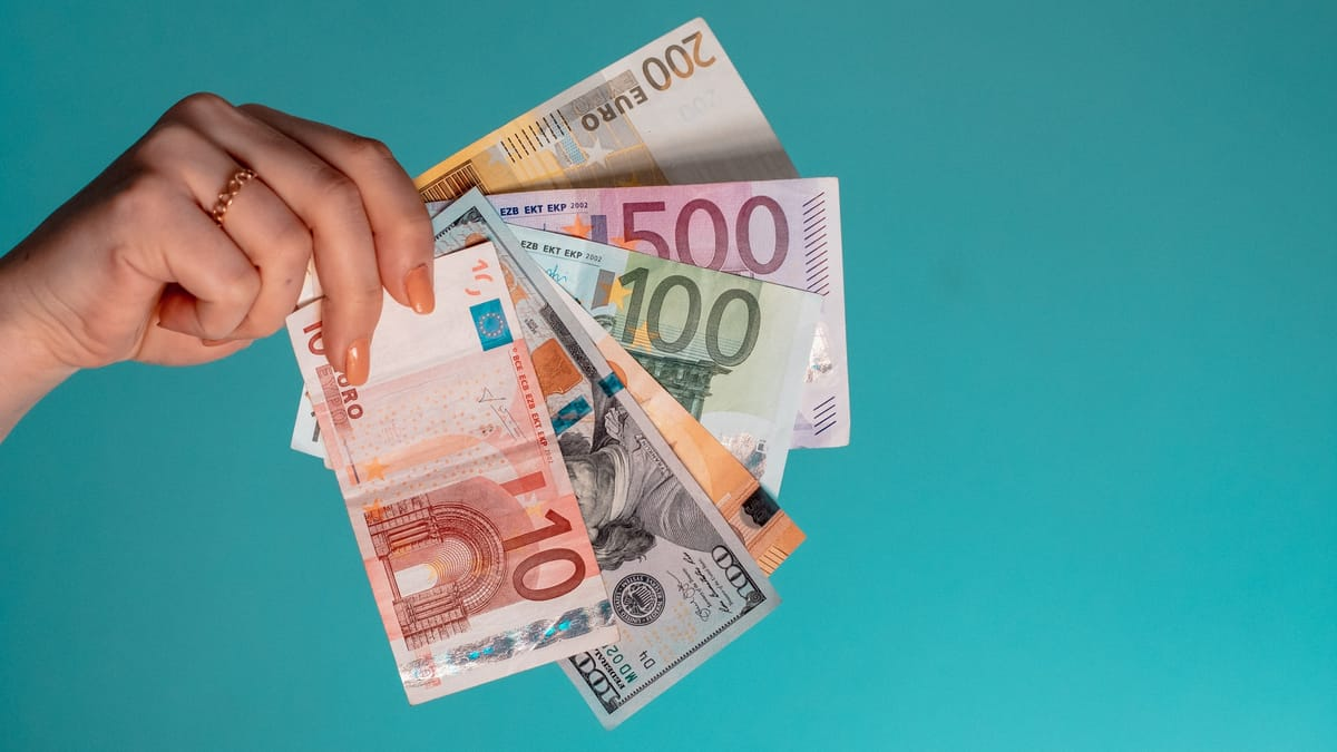 Евро подешевел — курс валют на Моссовете и в комбанках КР 3 июля