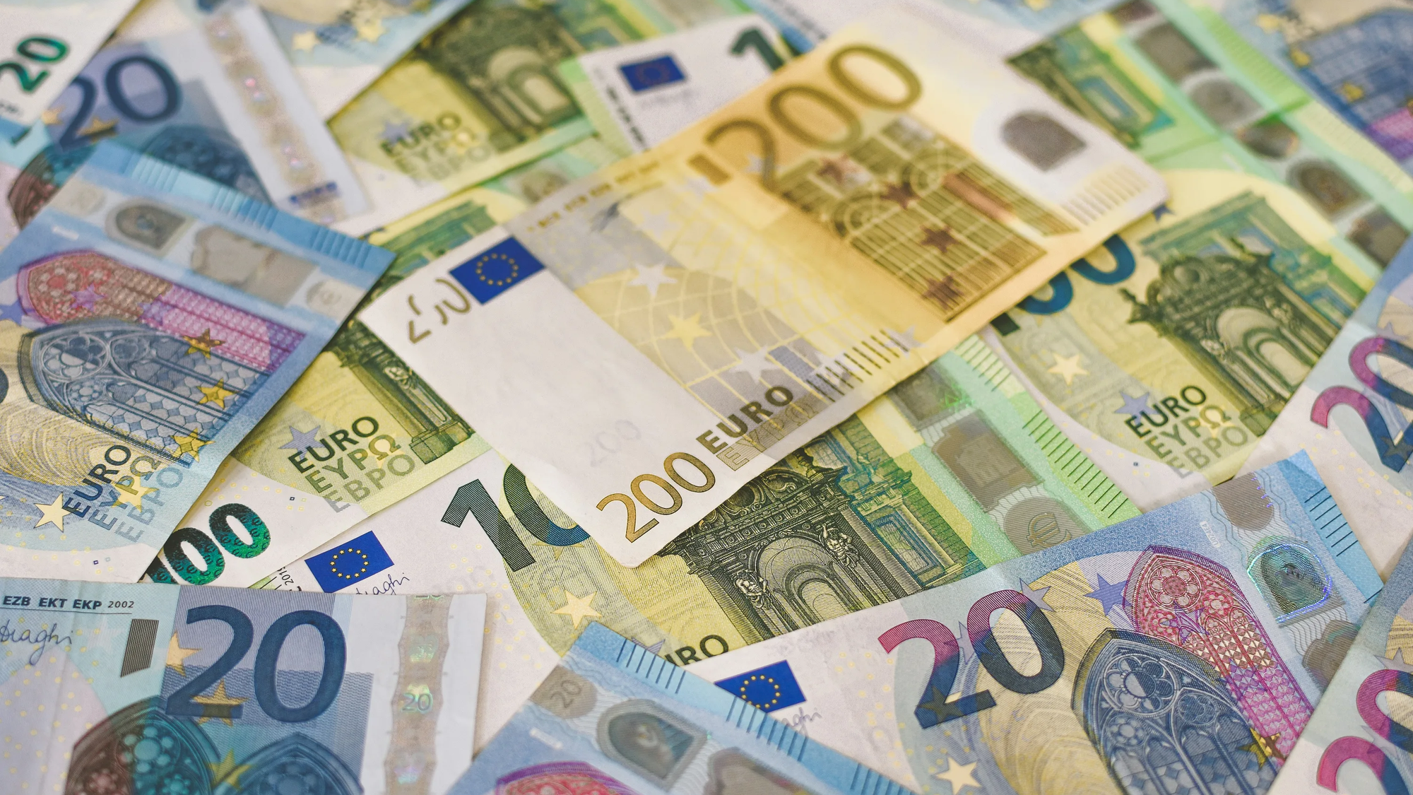 Евро растет в цене — курс НБ КР на 4 июля
