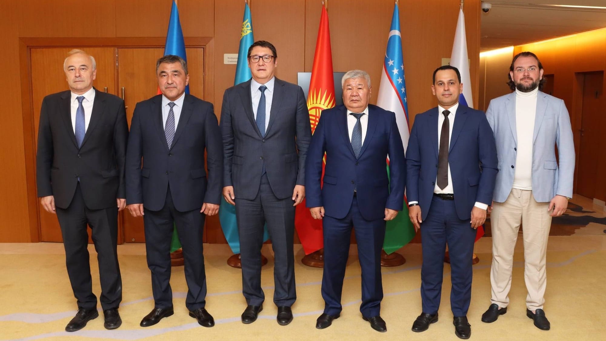 Кыргызстан обсудил с партнерами возможности импорта электроэнергии зимой и проект Камбаратинской ГЭС-1