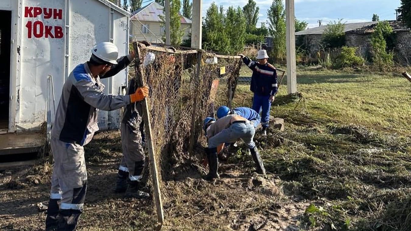 В Оше из-за селя 2400 домов остаются без электричества — 5100 абонентам восстановили подачу электроэнергии