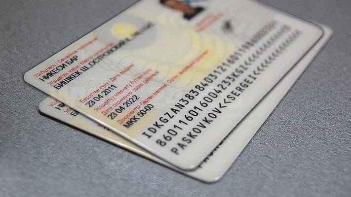 В КР дан старт кампании по замене ID-карт: за полдня заявки на новые паспорта подали 2 тысячи человек