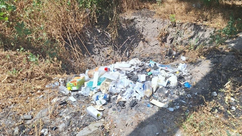 В Бишкеке медиков оштрафовали за сжигание мусора