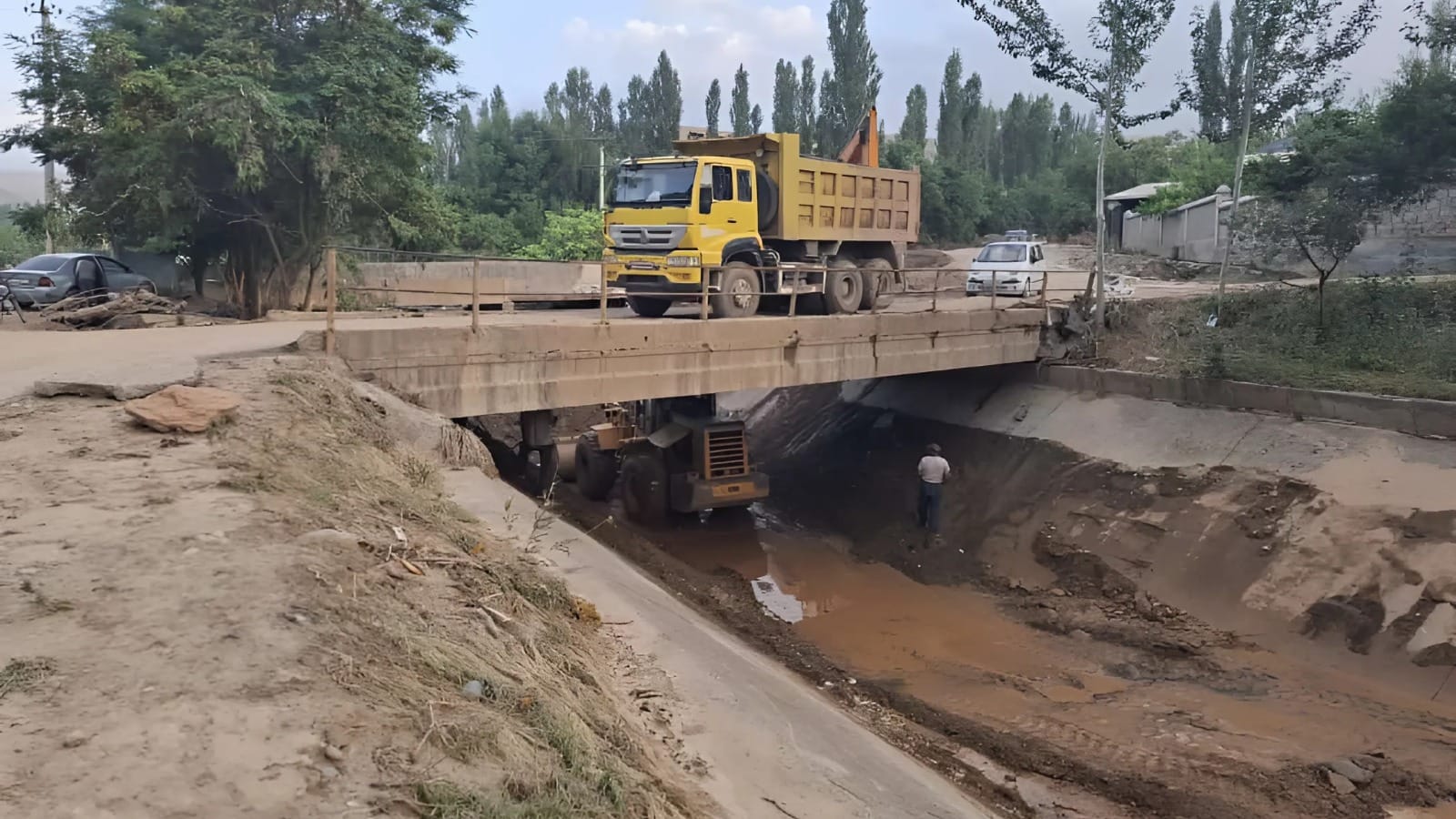 Несколько ирригационных каналов восстановлены в Ошской области после паводков