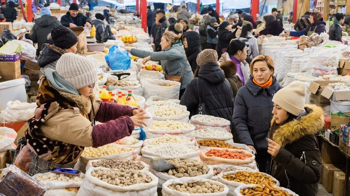 Сколько стоит аренда торговых мест на рынках КР? Статистика