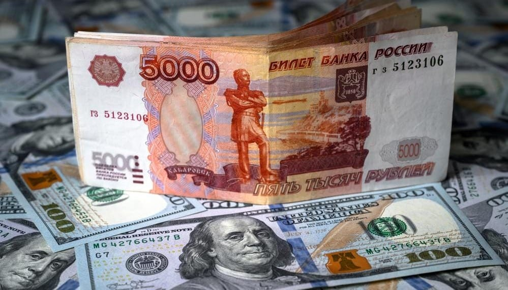 Рубль продолжает расти, евро просел — курс валют НБ КР на 16 апреля