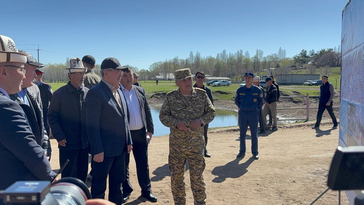 Касымалиев поручил укрепить берега реки Тюп и завершить строительство моста в селе Долон