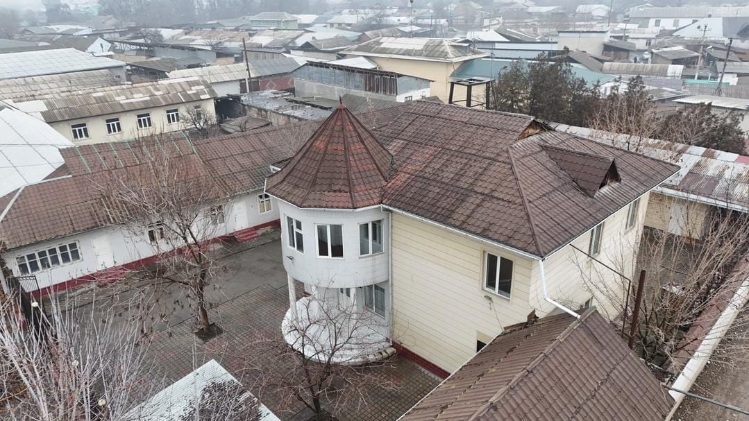 ГКНБ вернул государству участок с двухэтажным зданием в Кара-Суу