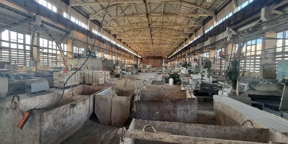 ГКНБ вернул государству действующий завод по производству мраморных плит в Токмоке