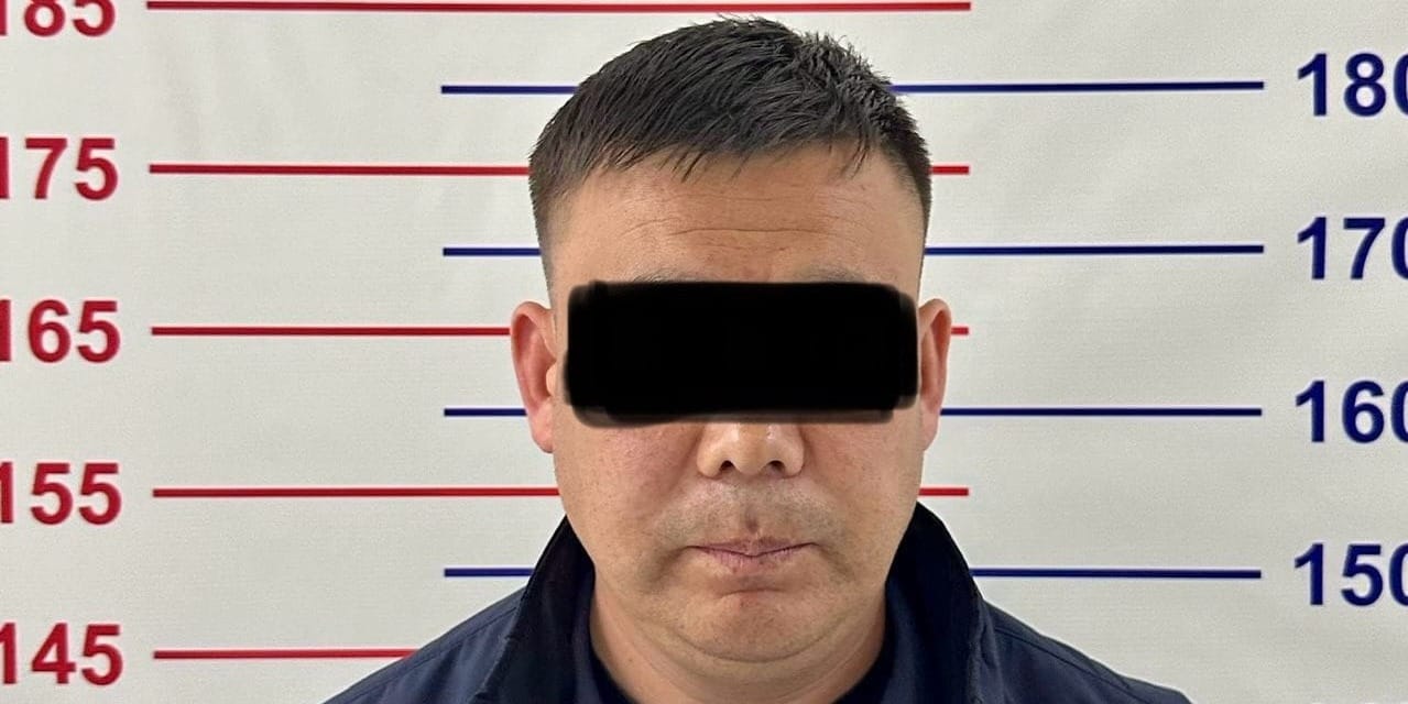 За разрешение на рекламные автонаклейки брали взятки — ГКНБ выявил схему в ГУОБДД
