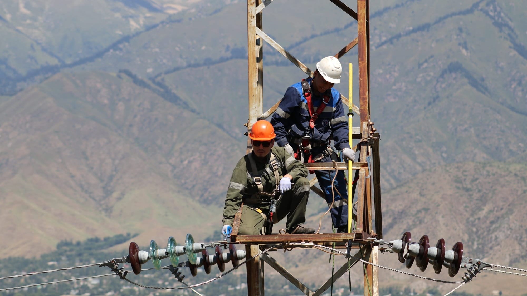 В Иссык-Кульской области заменят более 6.5 тысячи изоляторов на ЛЭП