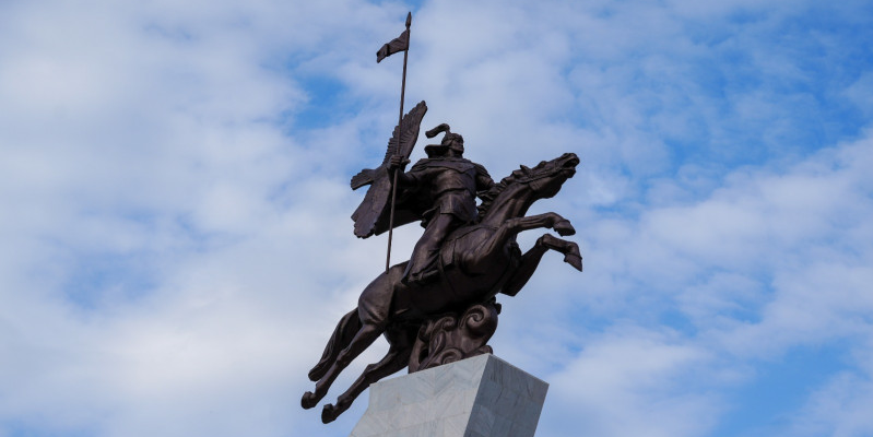 Памятник «Айкөл Манас». Фото: мэрия Бишкека.