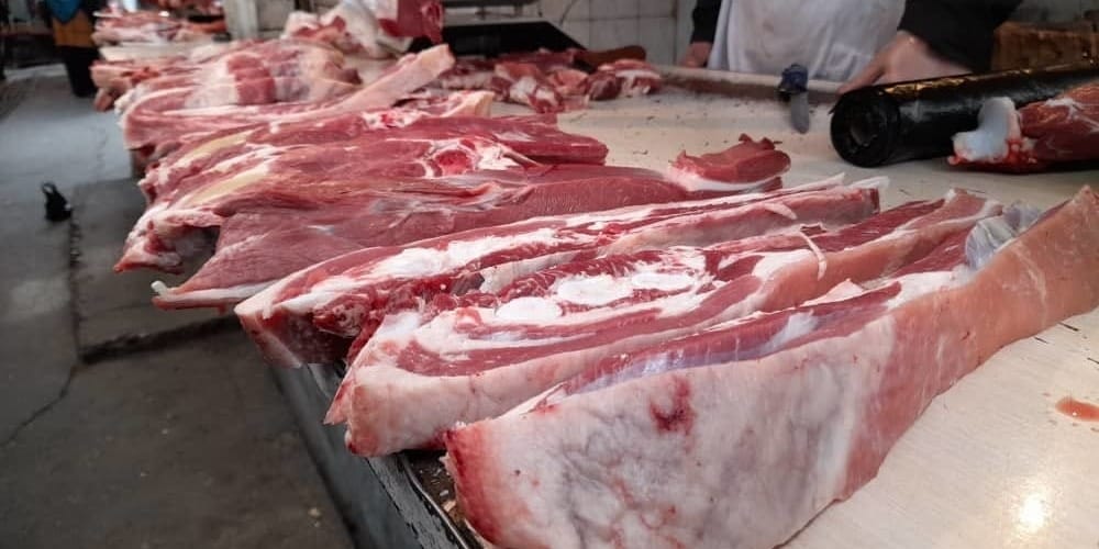 В Бишкеке проверили цены на мясо на Аламединском и Орто-Сайском рынках