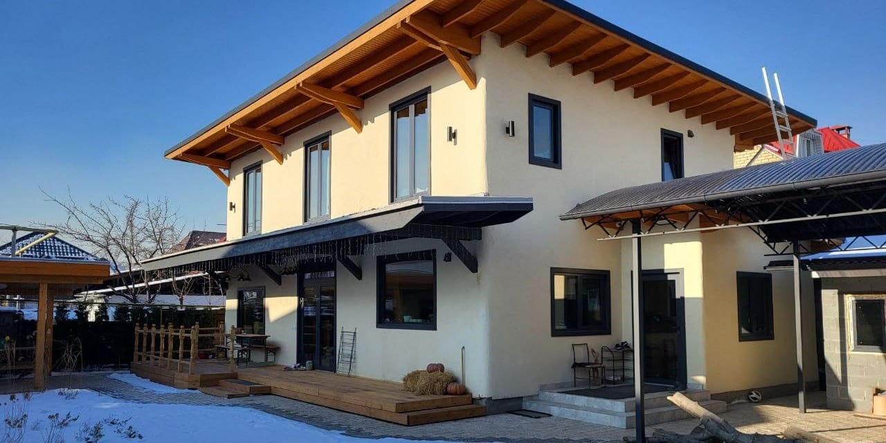 «Эко саман»: как глина и солома становятся домом и бизнесом будущего