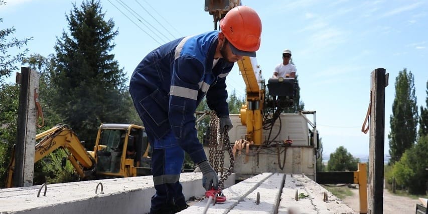 Замена опор в селе Курменты. Фото: Минэнерго.