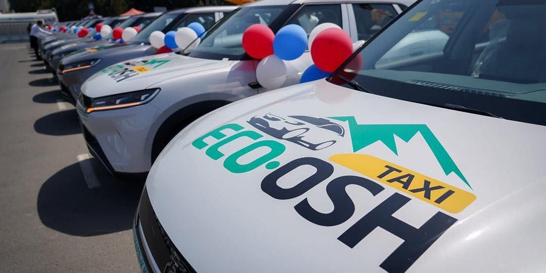 Мэрии Оша подарили 10 автомобилей – они выйдут на маршрут как VIP-такси