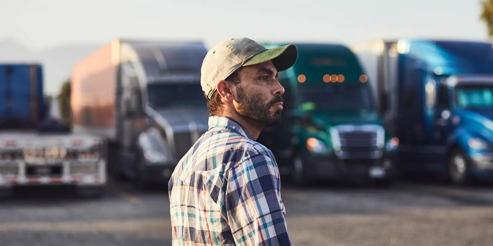 Иностранным водителям траков остановили выдачу рабочих виз в США