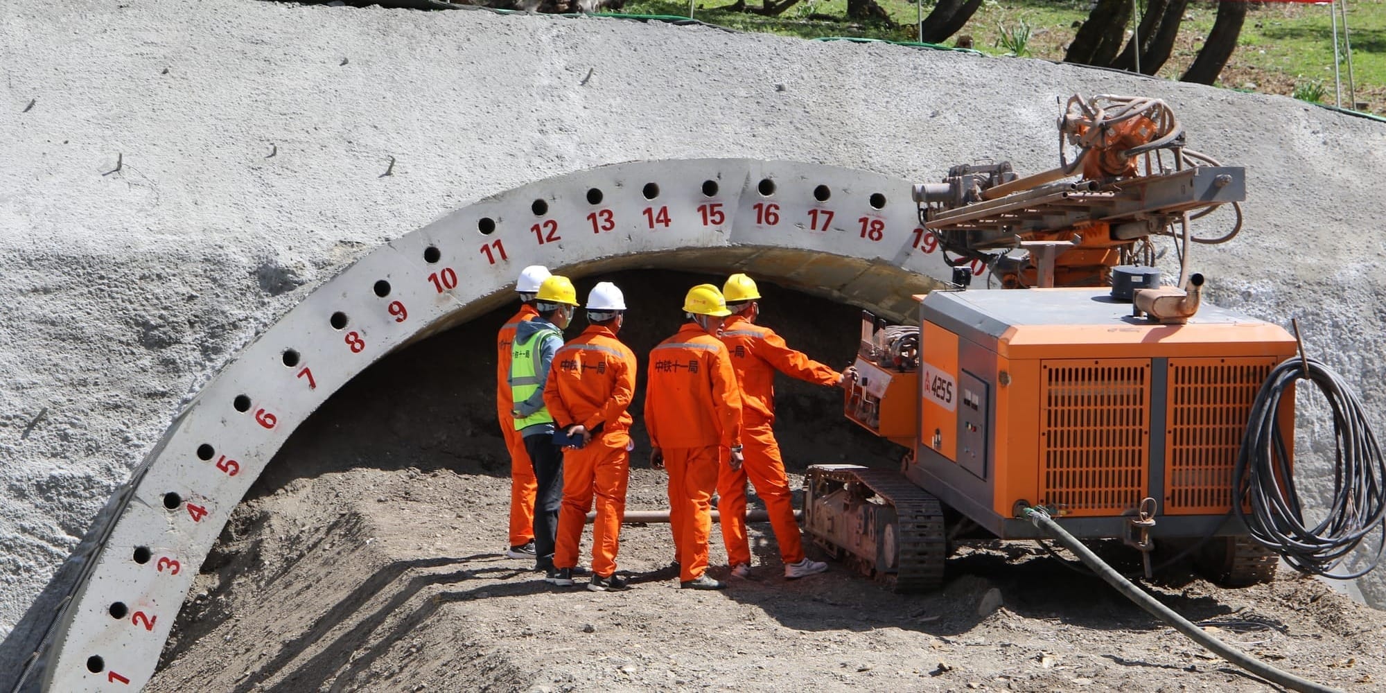 Проходка трех тоннелей ведется на строительстве железной дороги Китай – Кыргызстан – Узбекистан