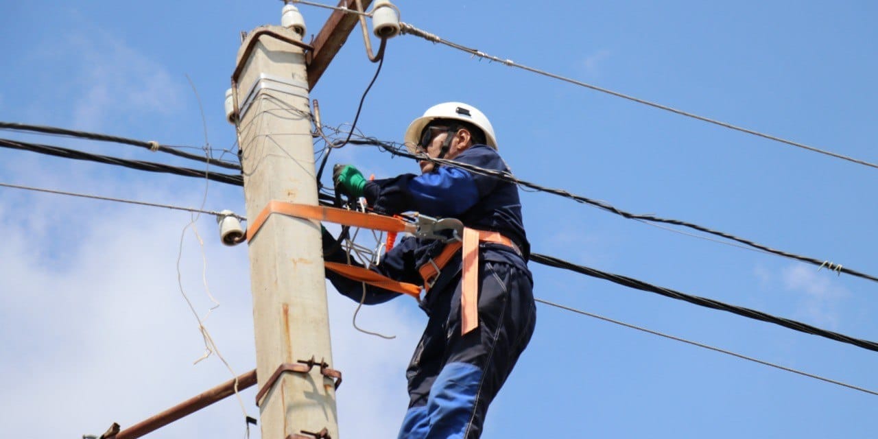 Энергетики Иссык-Куля подготовили к зиме 895 подстанций и 1.1 тысячи км ЛЭП