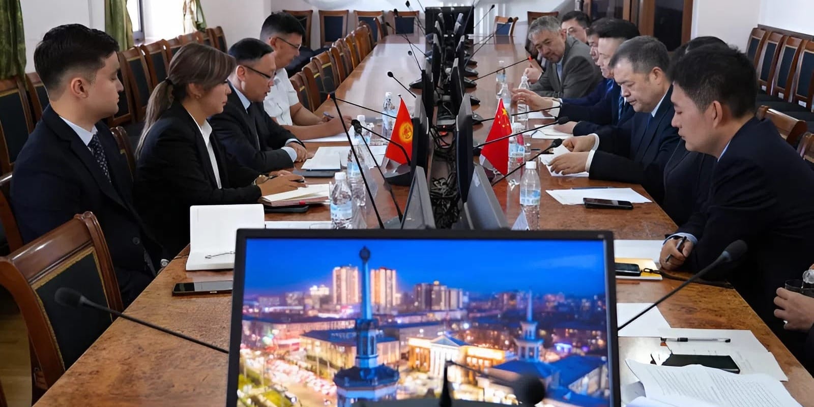 Бишкек и Ухань планируют расширить партнерство в экологии и цифровизации