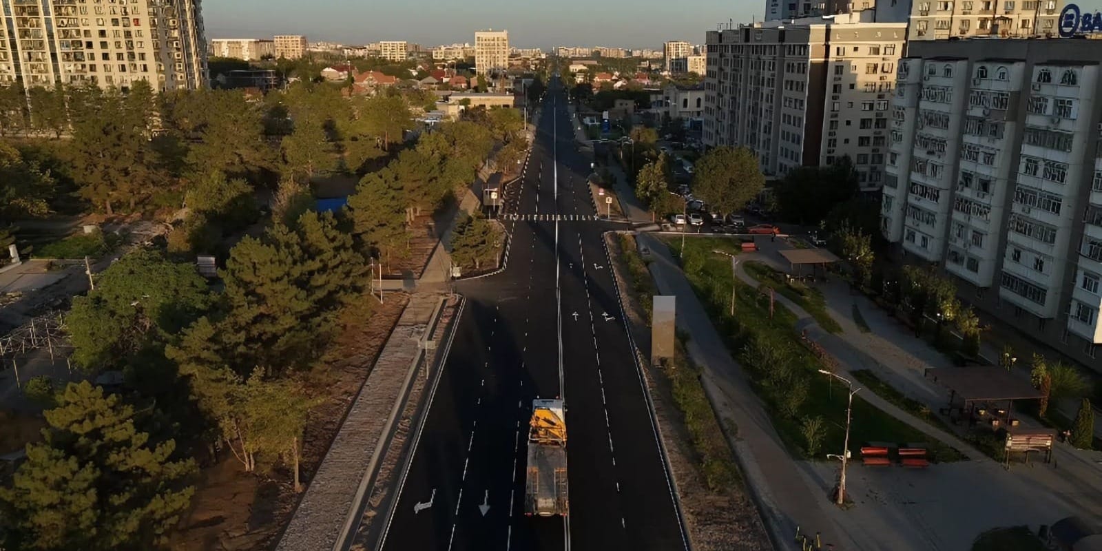 В Бишкеке открыли обновленный участок улицы Ахунбаева