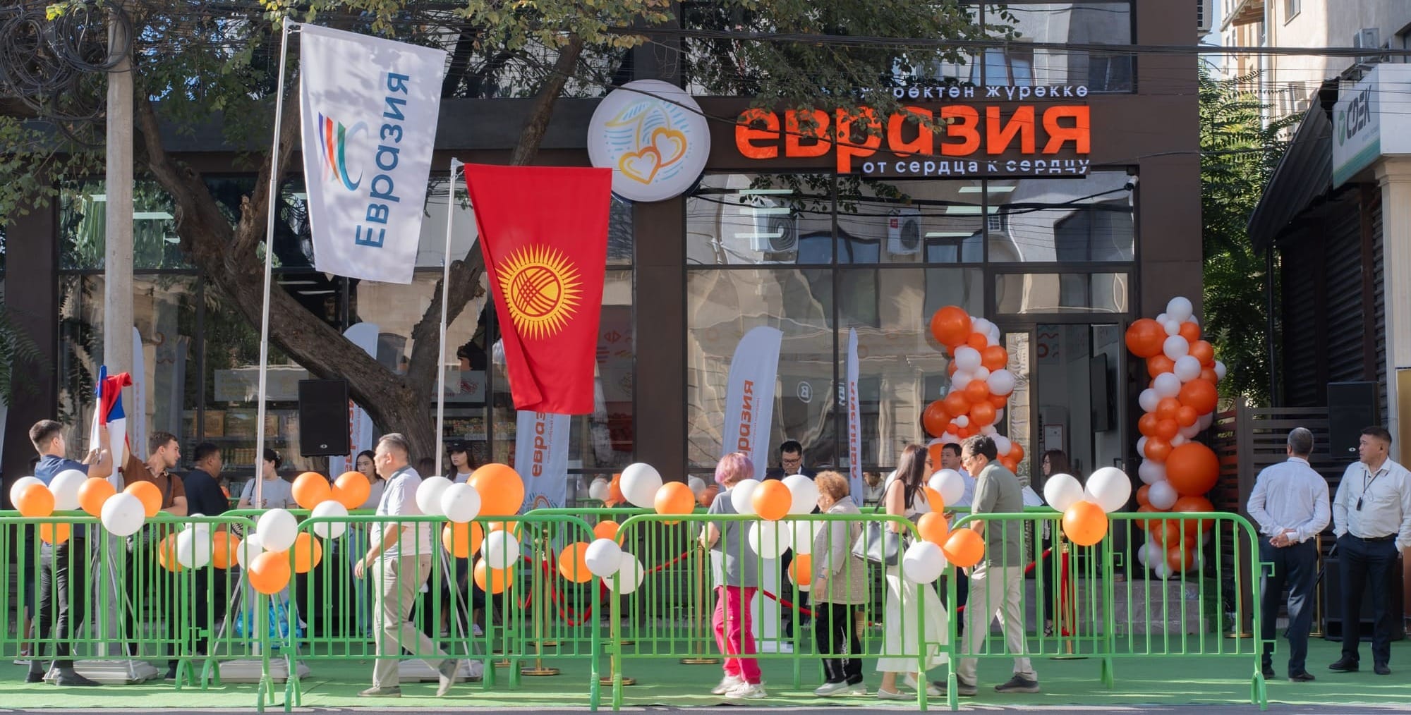 Новая культура доступных цен: в Бишкеке открыли первый социальный магазин «Евразия»