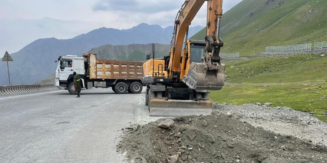 Вокруг тоннеля на перевале Тоо-Ашуу обустраивают парковки и зоны отдыха