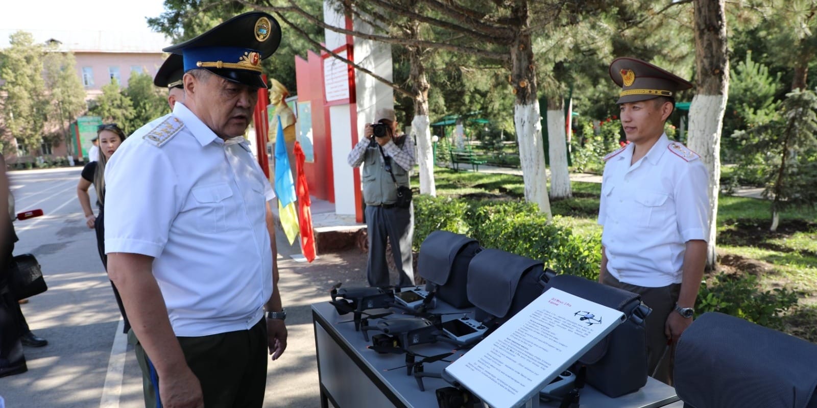 Ташиев передал Департаменту охраны и конвоирования оборудование и спецтехнику на 81 млн сомов