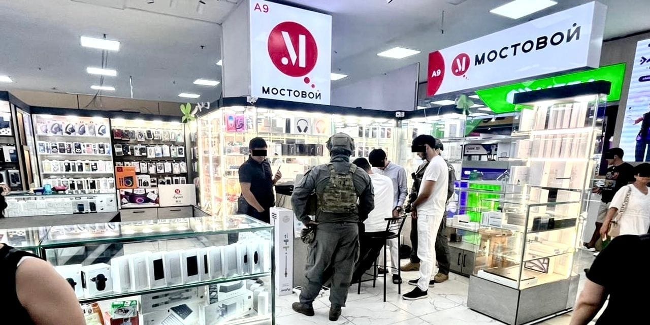 В торговых точках «Мостовой» увеличивали память iPhone кустарным способом – ГКНБ