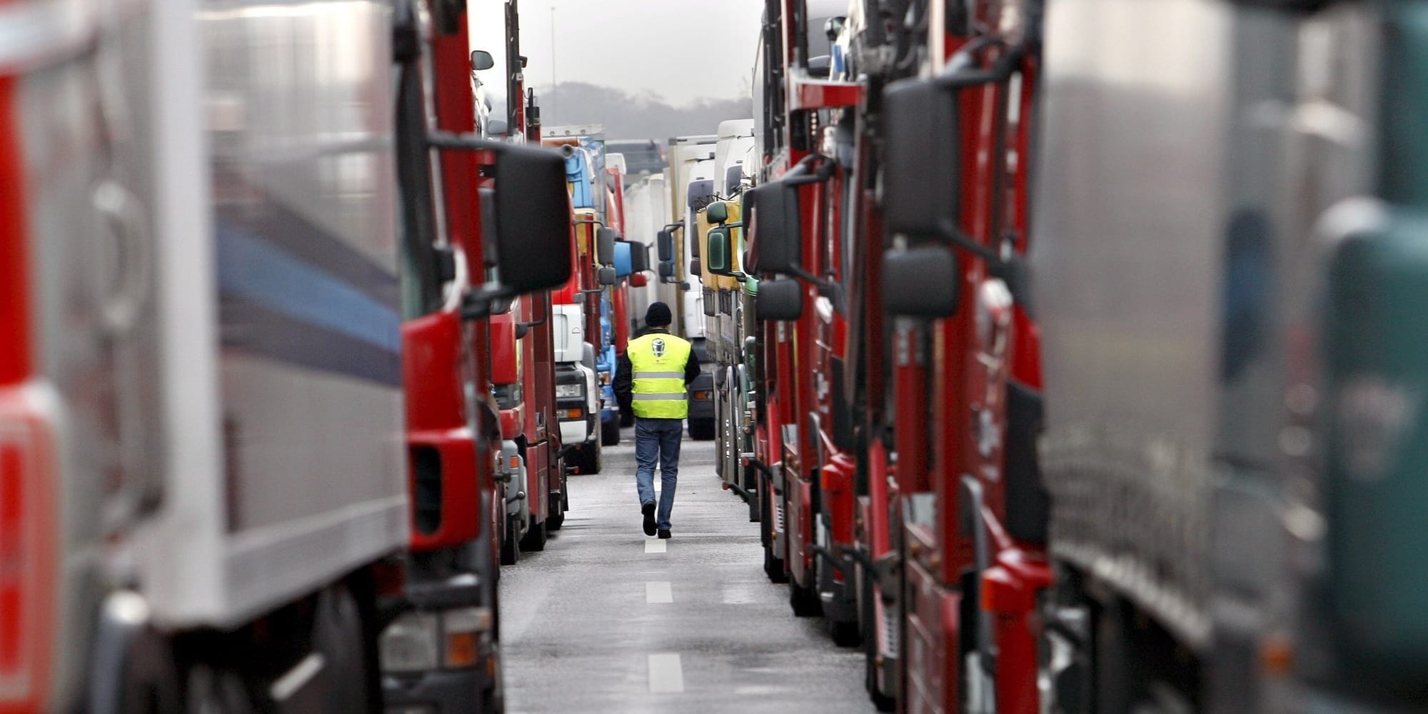 Казахстан ускорит пропуск грузов на границе: поручения премьер-министра