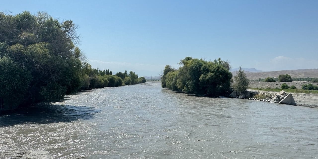 В Кадамжайском районе построят 49-километровый канал для орошения 12 тысяч га земель