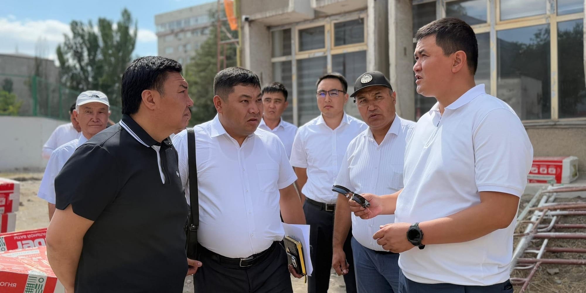 Орунтаев проверил ремонт и строительство школ в Бишкеке