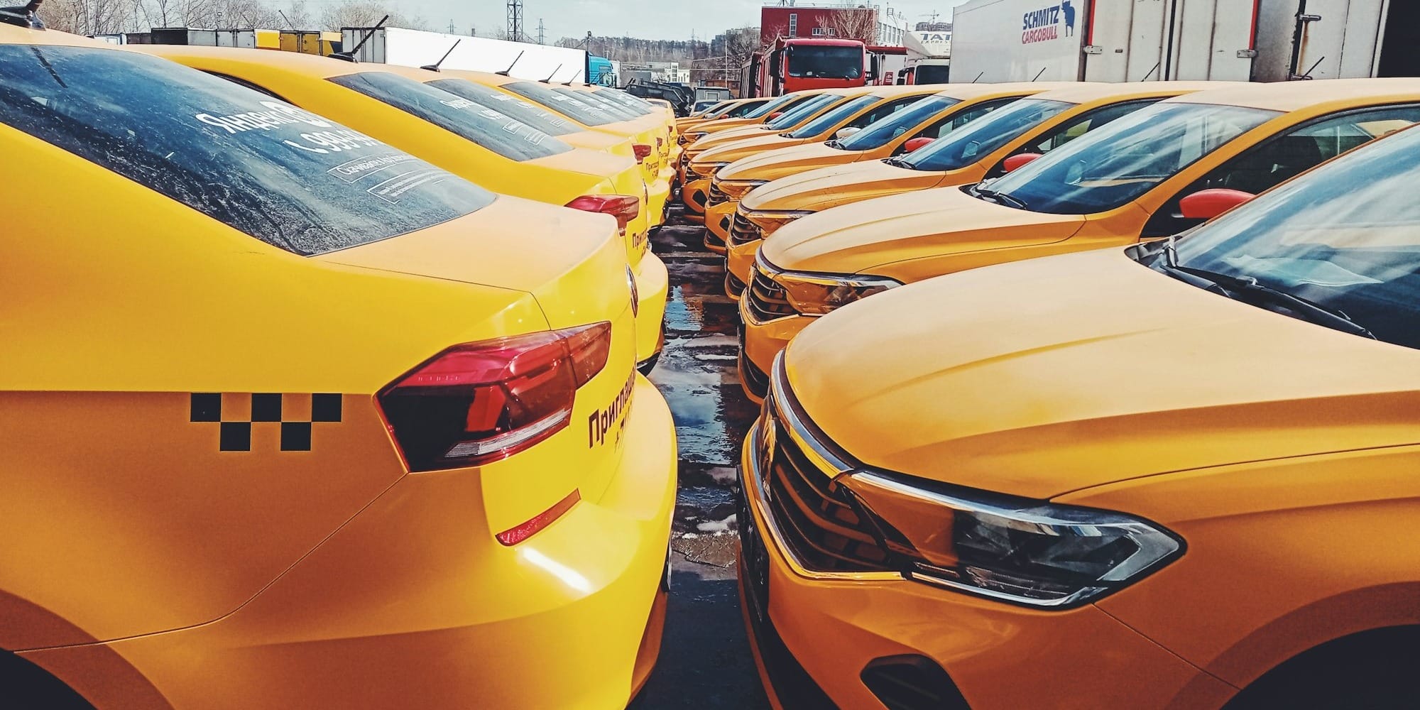 С 22 августа начинается лицензирование такси – машины с правым рулем под запретом