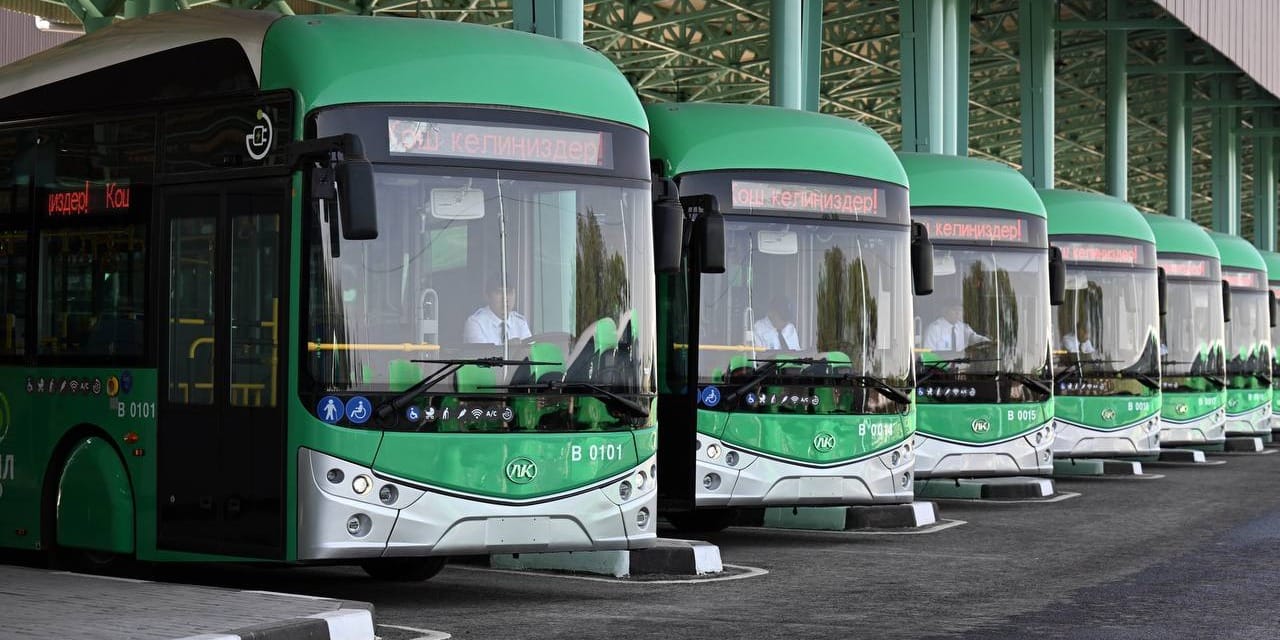 Садыр Жапаров открыл центр обслуживания электробусов и автобусов на газе в Бишкеке