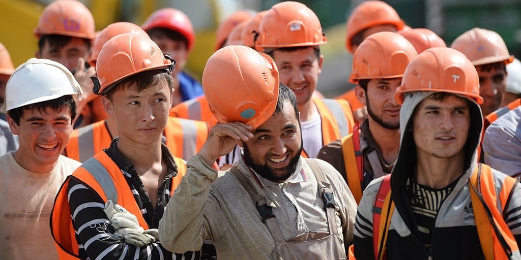 Для мигрантов в РФ ввели новые госпошлины на миграционные услуги – МИД