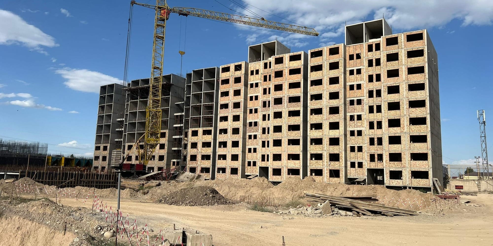 Минстрой дал «Доолот Курулуш» неделю на активизацию строительства объекта