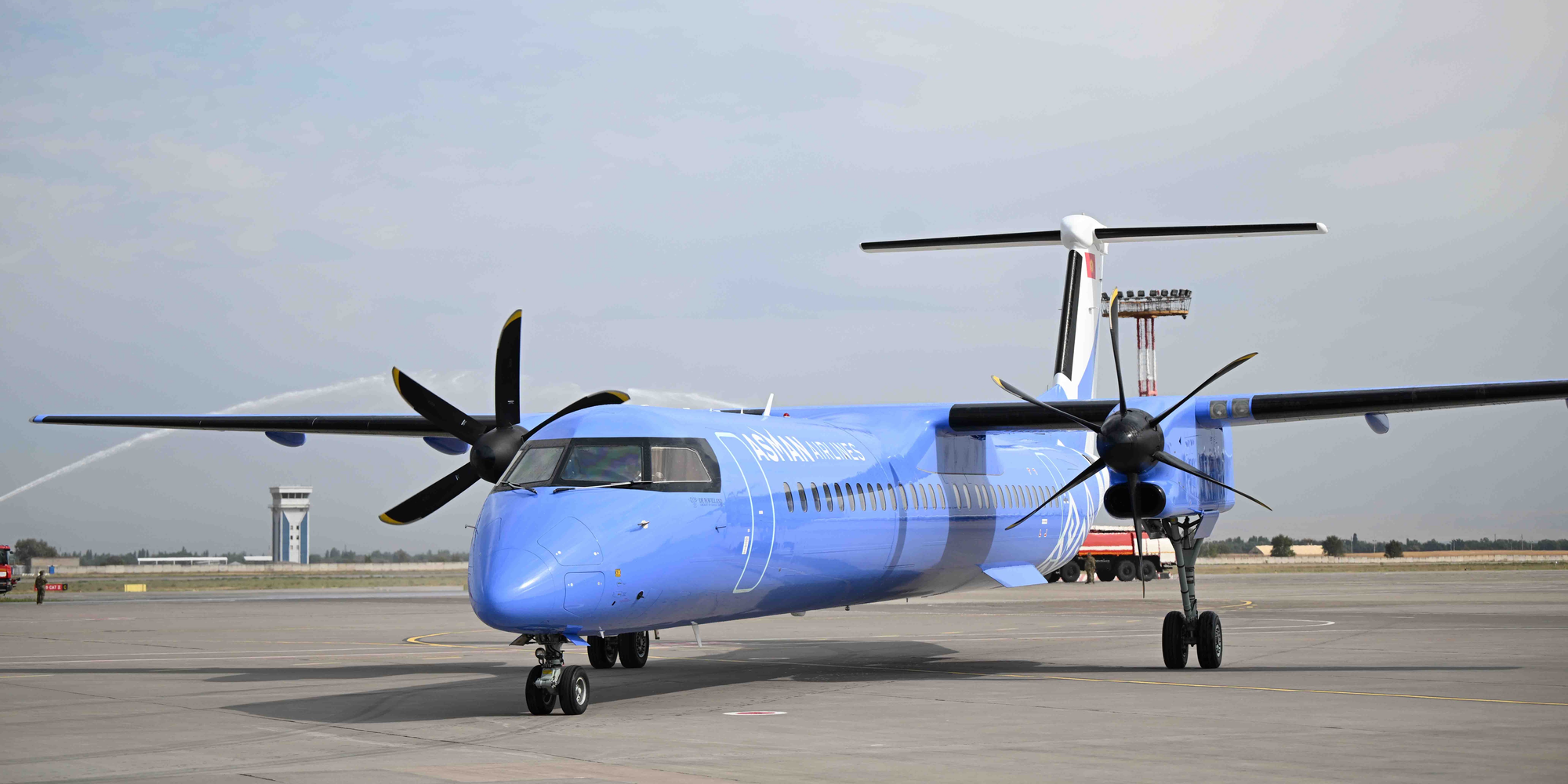 Asman Airlines получила третий самолет Dash 8 Q400
