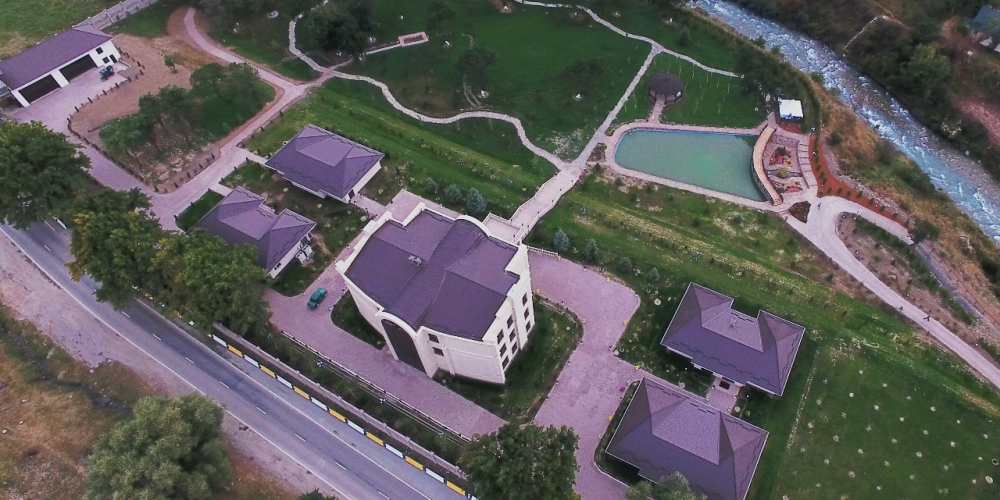 На месте резиденции Атамбаева в Кой-Таше построят дом престарелых и детский сад — глава ГАУГИ