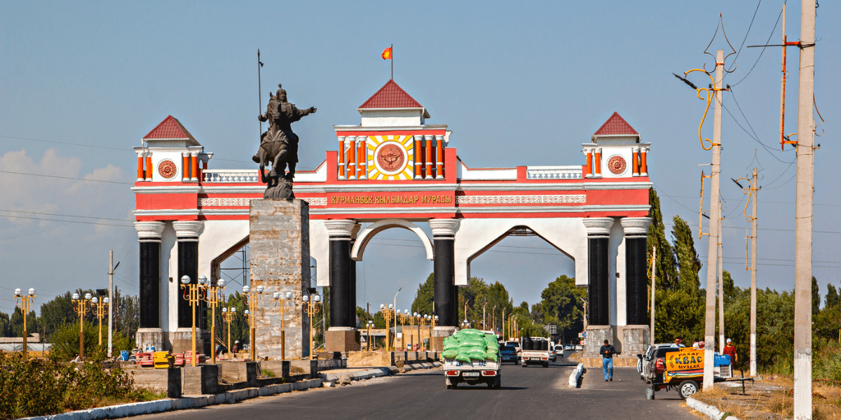 Жапаров подписал закон о переименовании Джалал-Абада в Манас