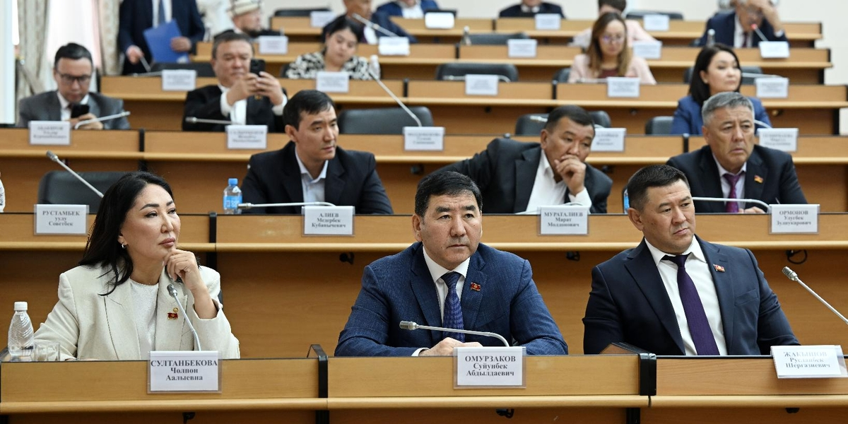 «Нормальная практика» — депутат Суйунбек Омурзаков о самороспуске ЖК