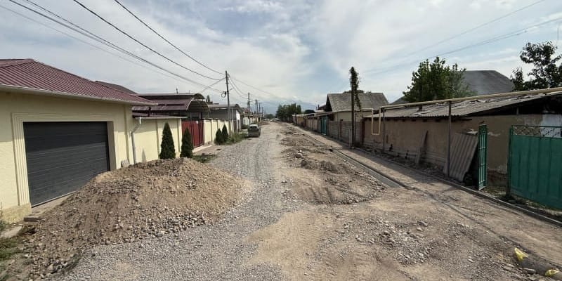 В жилмассиве «Колмо» завершают укладку асфальта и благоустройство улицы Тендик