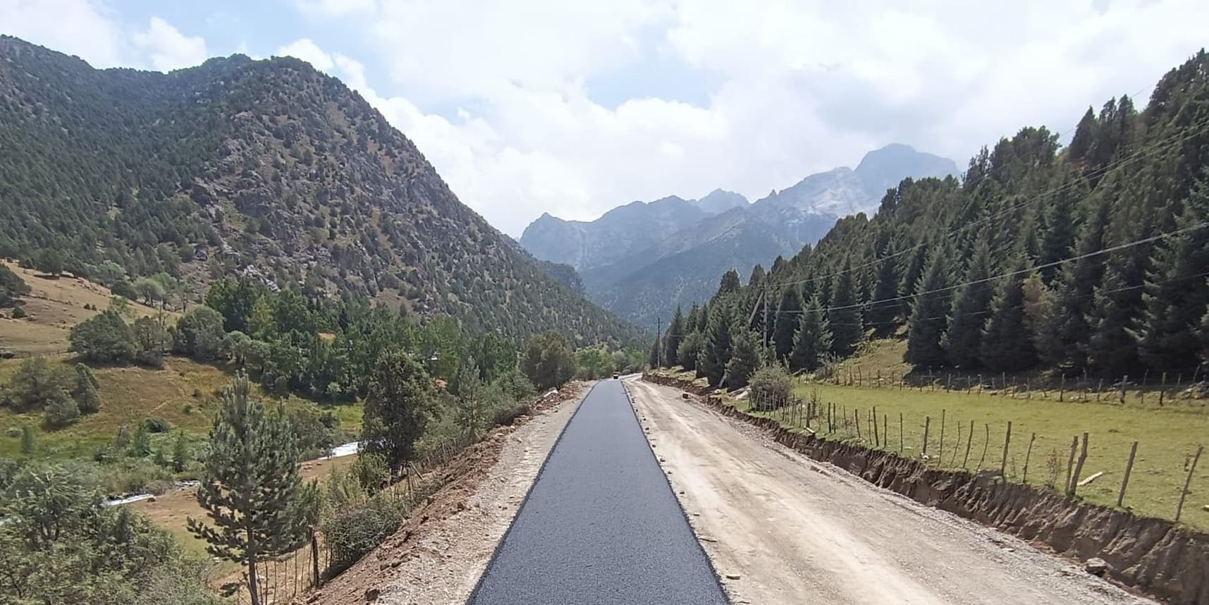 В Кыргызстане ремонтируют дороги к ключевым туристическим объектам