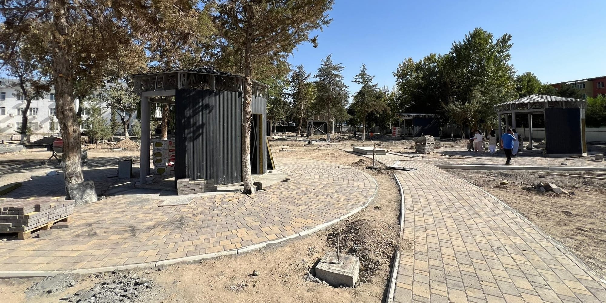 Парки «Жаштык» и «Жениш» в Баткене готовят к открытию в октябре