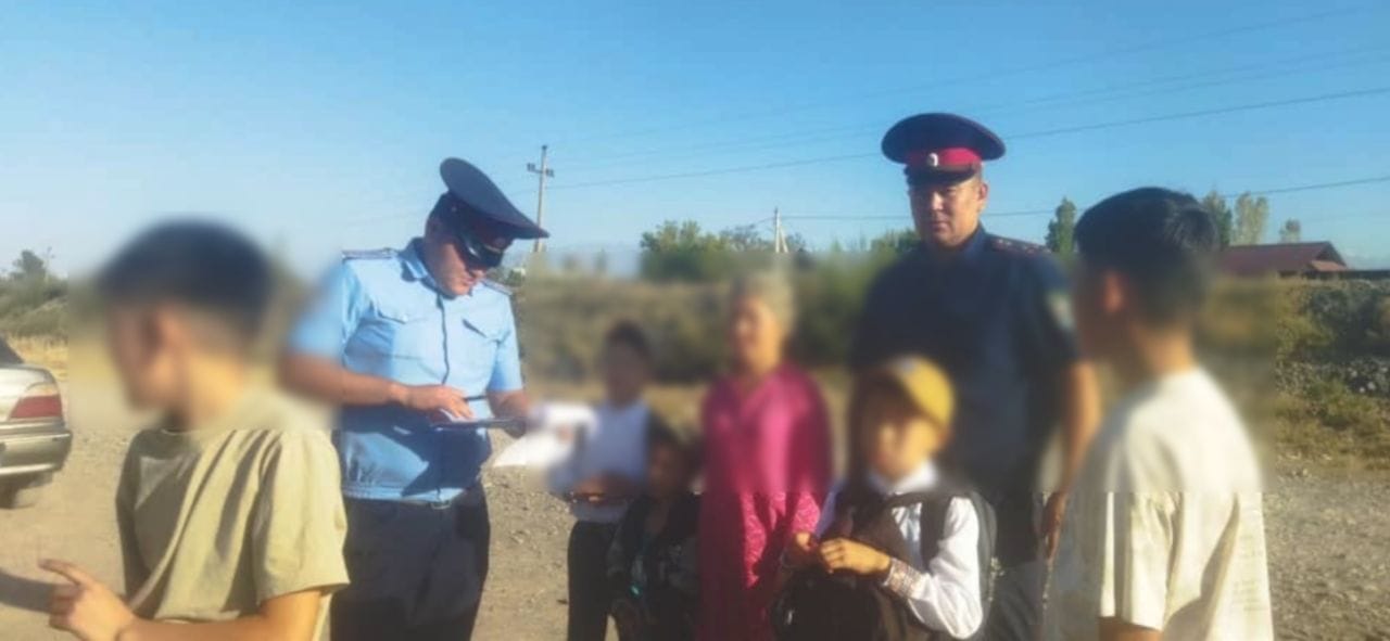 В Чуйской области поймали подростков, забросавших камнями поезд Бишкек–Каинды