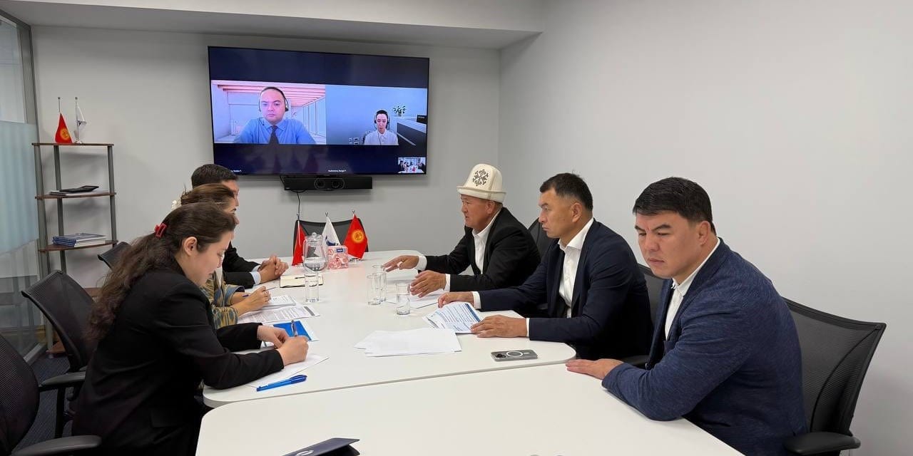 Встреча мэра Оша с представителями ЕБРР в Бишкеке. Фото: мэрия Оша.